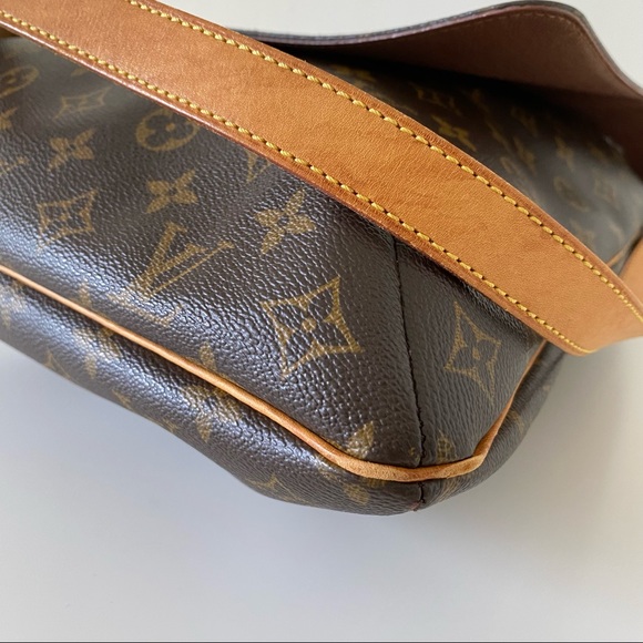 LOUIS VUITTON Monogram Musette Salsa GM Bag - Picture 4 of 12